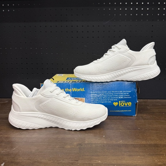 New W/ Box! Women's Skechers Bob Sport Memory Foam White Slip Ins Size 11 Wide - Picture 2 of 5